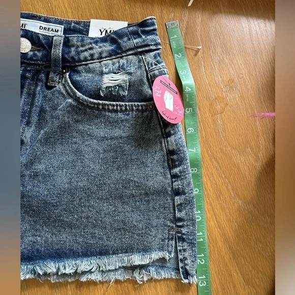 - YMI Dream Collection Denim Shorts Back Comfort Stretch Size 3/26 NWT - Picture 14 of 14
